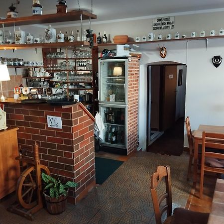 Restaurace A Penzion Vlci Jama Horni Blatna Ngoại thất bức ảnh