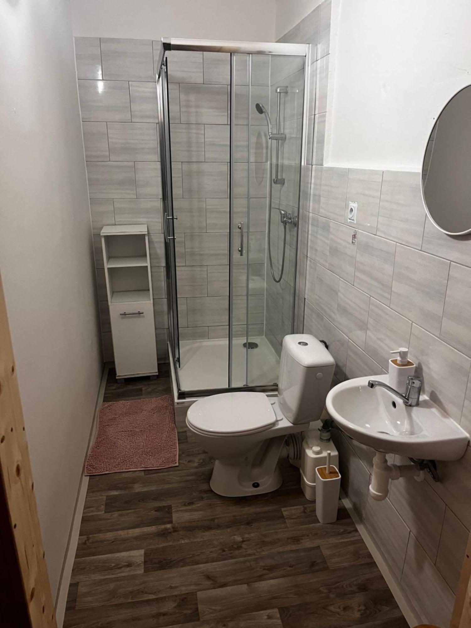 Restaurace A Penzion Vlci Jama Horni Blatna Ngoại thất bức ảnh