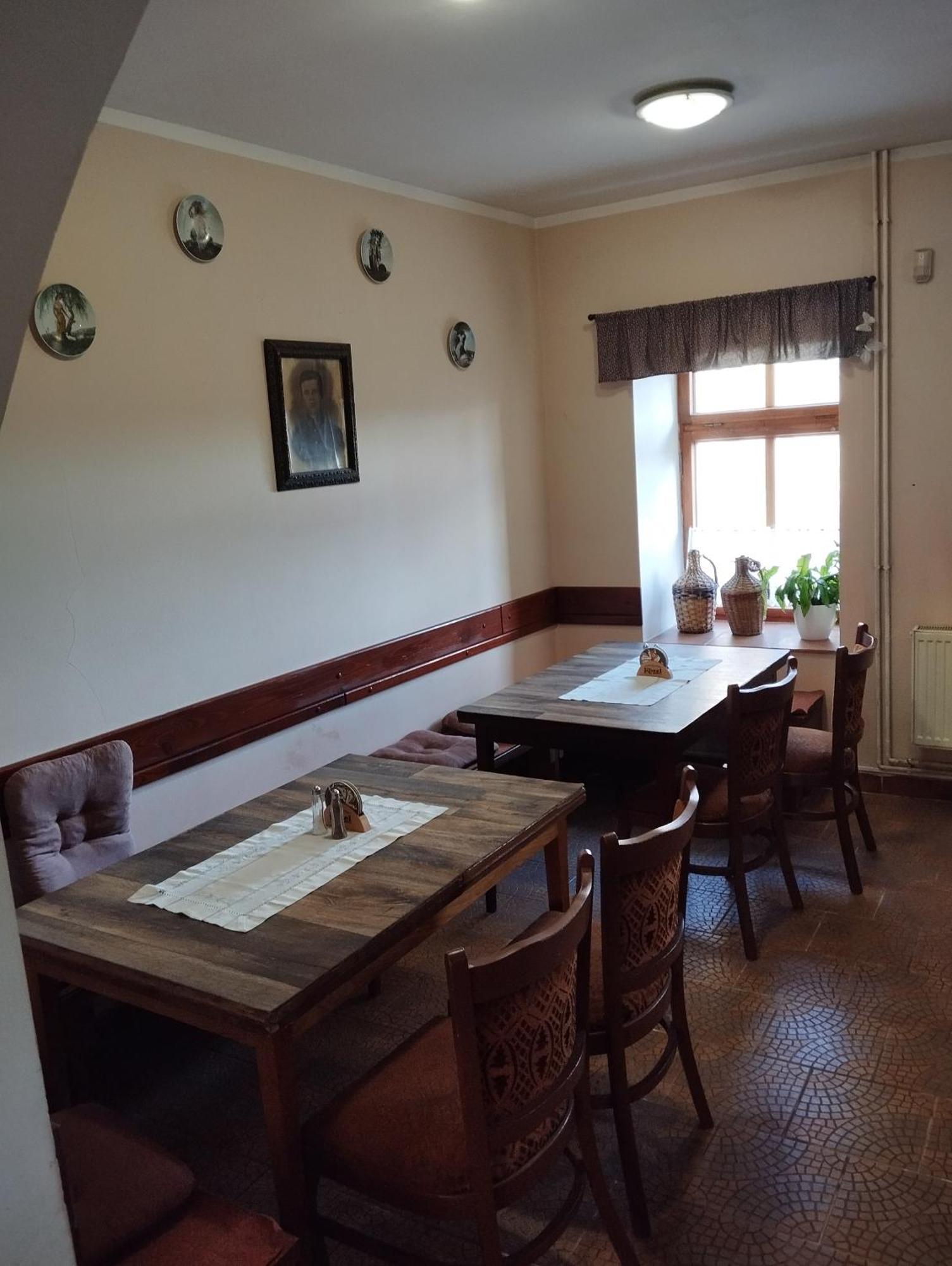 Restaurace A Penzion Vlci Jama Horni Blatna Ngoại thất bức ảnh