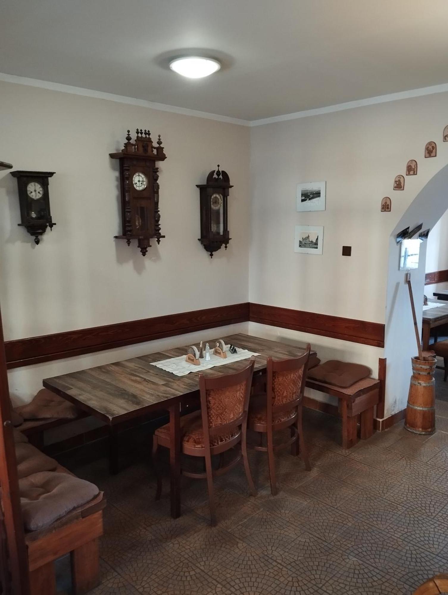 Restaurace A Penzion Vlci Jama Horni Blatna Ngoại thất bức ảnh